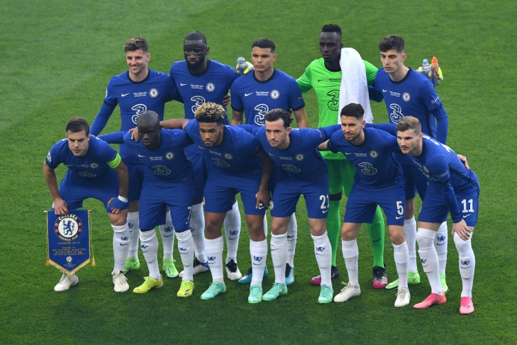 阿莱格里31场米兰和都灵德比取胜19场，仅输5场（阿莱格里31次出战米兰与都灵德比，19胜仅5负）