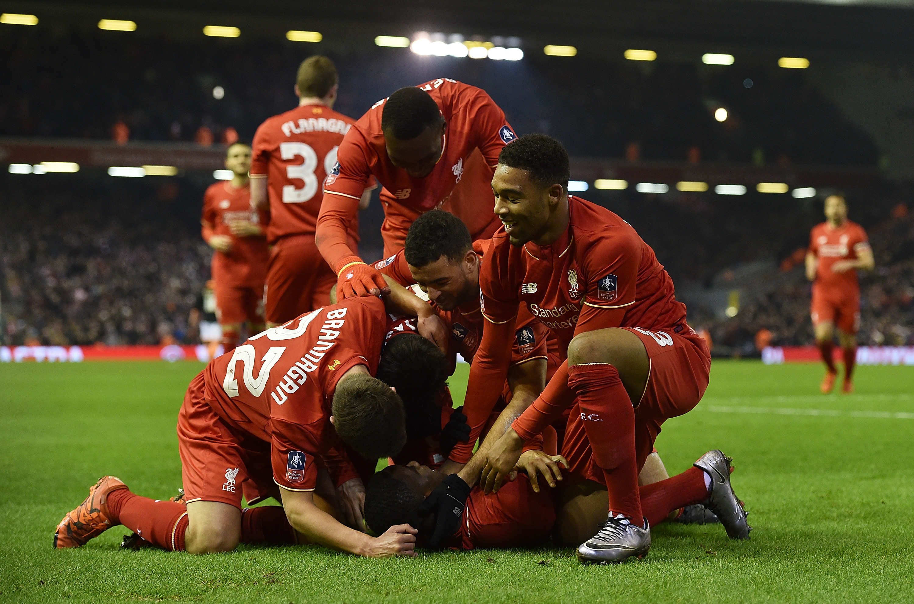 CBA球员伤病更新及赛季影响（CBA球员伤情动态与赛季走势分析）