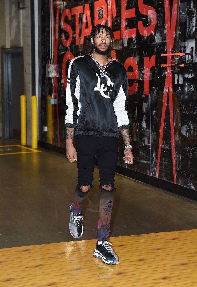 波普半场惊艳亮相，仅11分钟贡献2分（波普半场表现亮眼，11分钟仅拿2分）