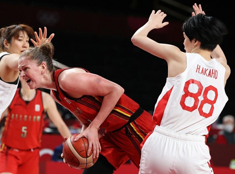 曼晚：曼联正在加紧追逐安德森，并希望与卡塞米罗降薪续约（曼晚：曼联加快引进安德森步伐，拟与卡塞米罗降薪续约）