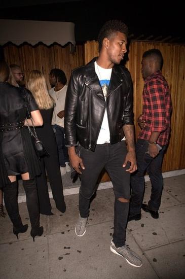 不太乐观？美记：萨格斯赛后坐轮椅离开球馆（情况不乐观？美记称萨格斯赛后坐轮椅离开球馆）