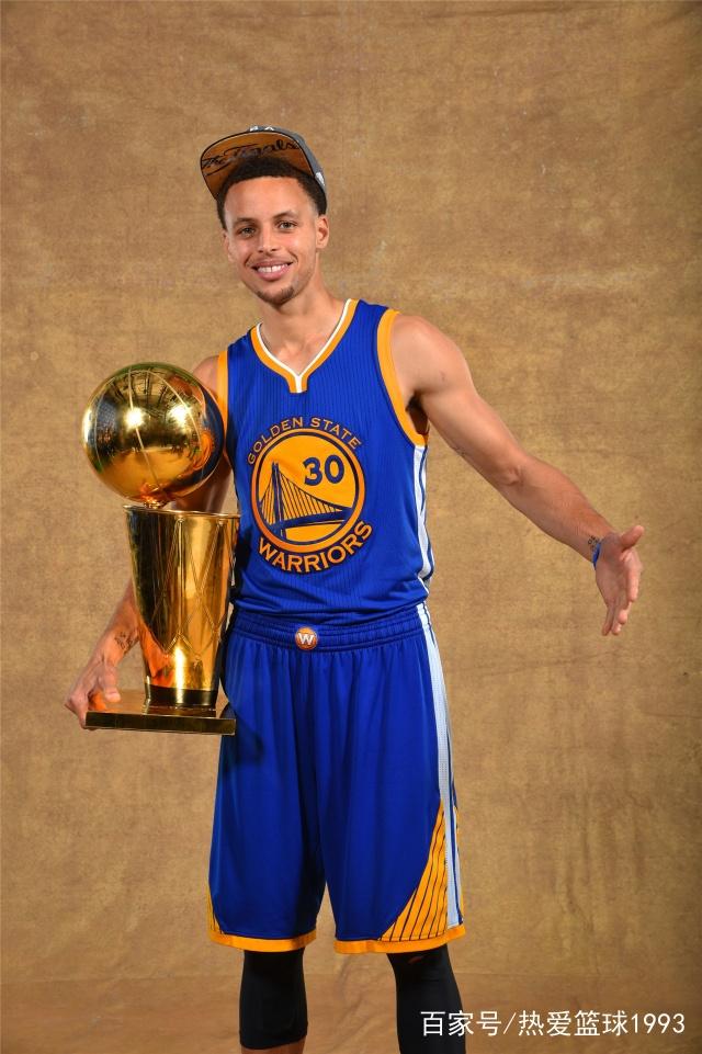 利物浦利用边路冲击打穿对手（利物浦两翼突击撕裂对手防线）