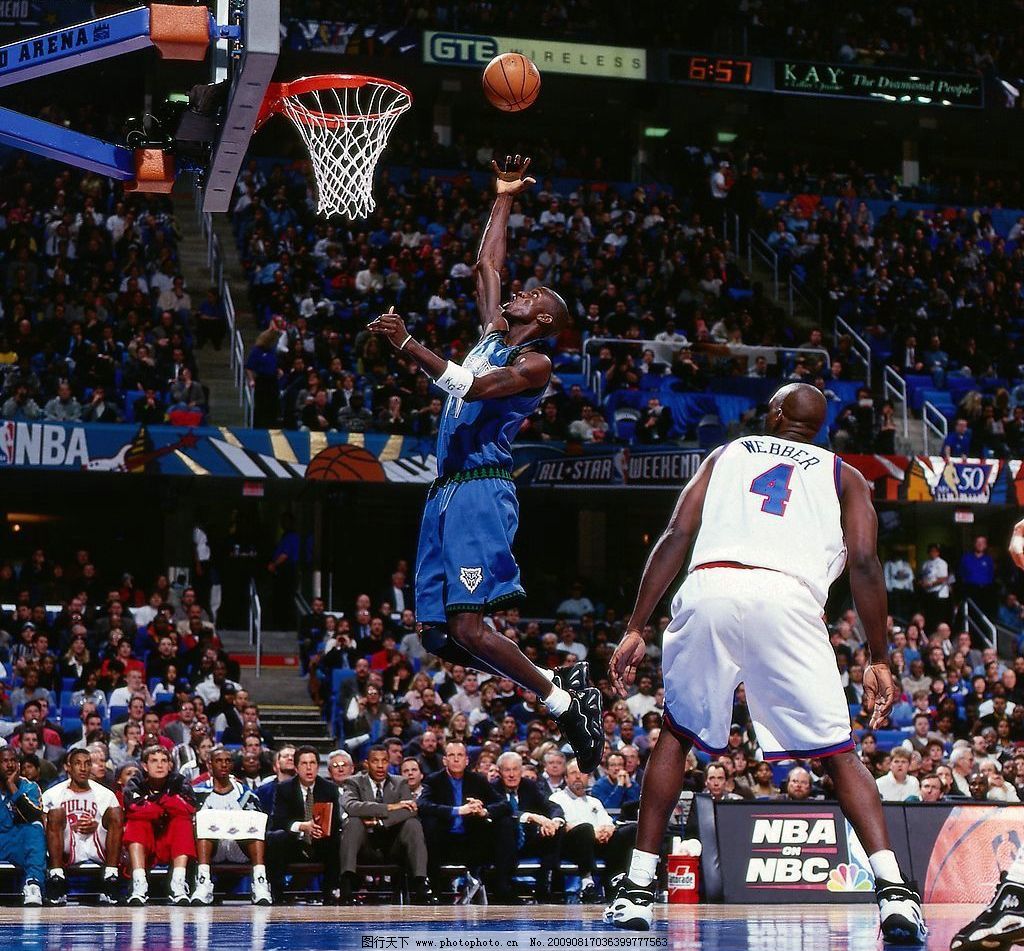 足球西甲双雄同日失分，冠军悬念再次被点燃（西甲双雄同日丢分，冠军之争重燃战火）