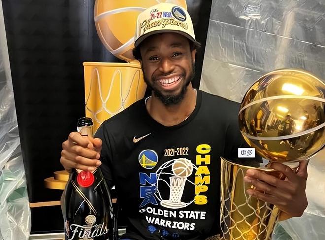 申京就该当轴！2赛季出手小于10次12胜1负，进攻流畅防守也积极了（申京最适合当战术中枢！近两季他出手不到10次球队12胜1负，进攻更顺畅防守更积极）