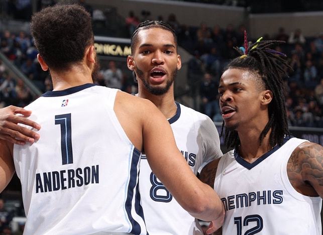 NBA球星伤病更新：东契奇缺席（NBA伤情快报：东契奇因伤缺阵）