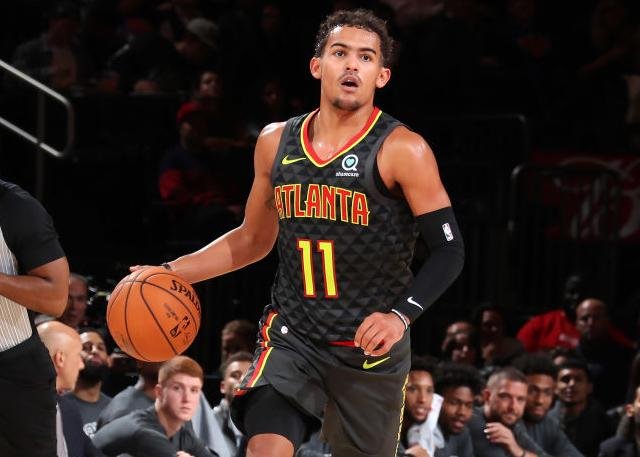 追星现场？这才是真正的双向奔赴！残特奥会赛场上，观众围着运动员们要签名！（这才是双向奔赴！残特奥会赛场成“追星”现场，观众争相向运动员要签名）