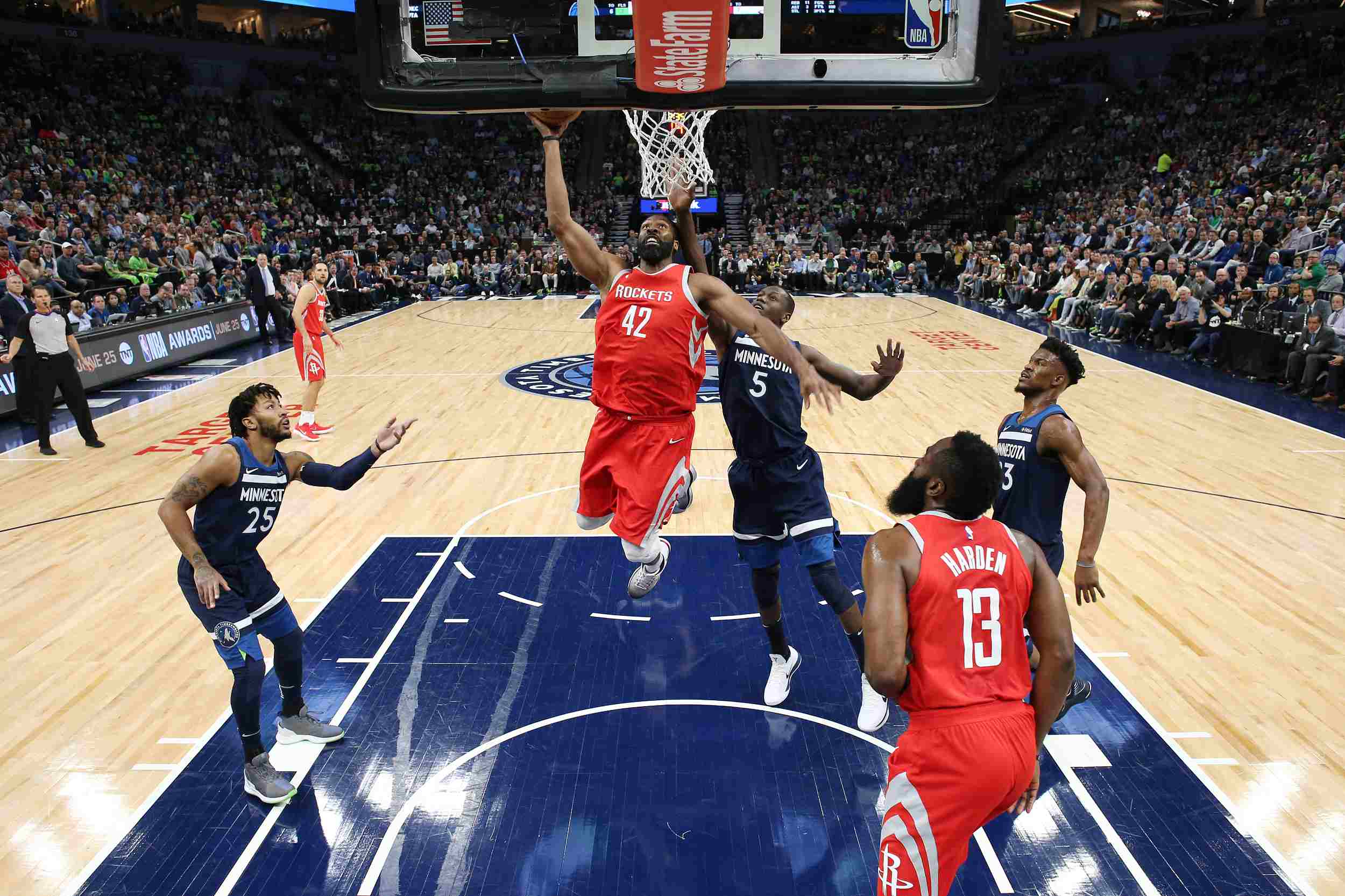 姆巴佩：防守维尼修斯90分钟，太折磨边后卫了（姆巴佩直言：边后卫盯防维尼修斯整场比赛，太煎熬）