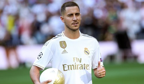 利物浦切尔西双双翻车，阿森纳笑纳5分大礼，争冠只剩两支队？（红军蓝军齐遭滑铁卢，枪手收下5分厚礼，冠军之争只剩两强？）