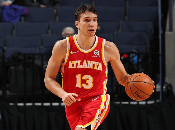 旧友重逢！杜兰特与大一时代女性朋友时隔17年再相聚（阔别17年再聚！杜兰特与大一时期女性好友再会）