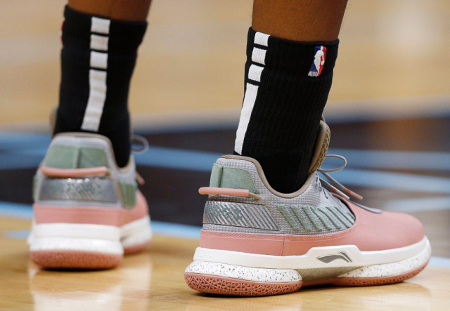 维拉主场31场不败！海外情报：维拉1-1曼联（外媒速递：维拉1-1曼联，主场不败延续至31场）