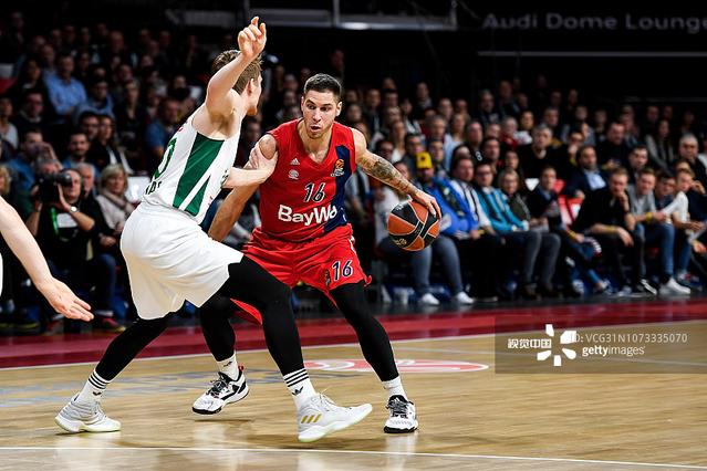 伊劳拉：喜欢带队在梦剧场比赛，现在的曼联比上赛季进步很大（伊劳拉：享受率队征战梦剧场，曼联较上季进步明显）